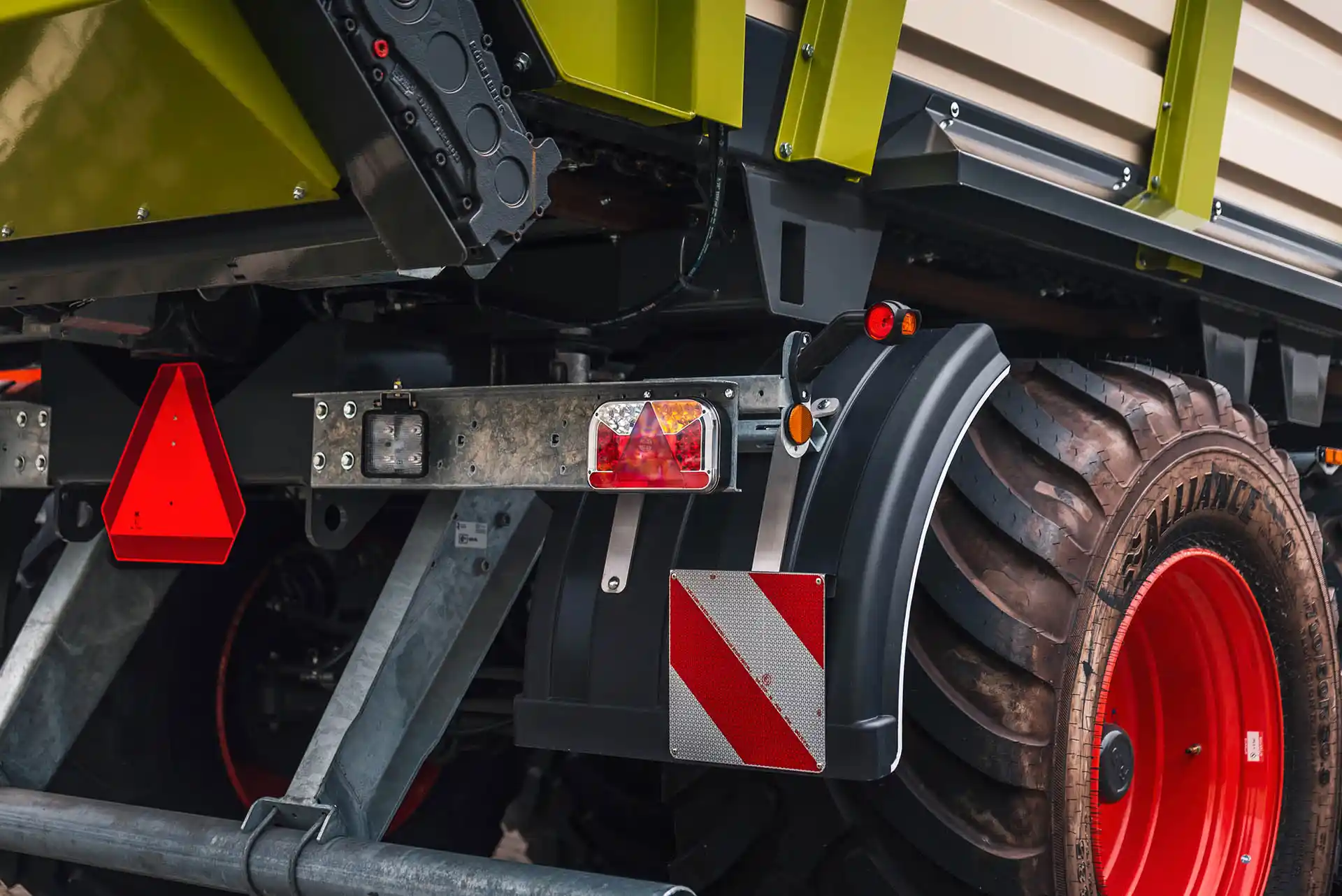 Reesink-Production-Tralert-landbouw-werktuigen (9)