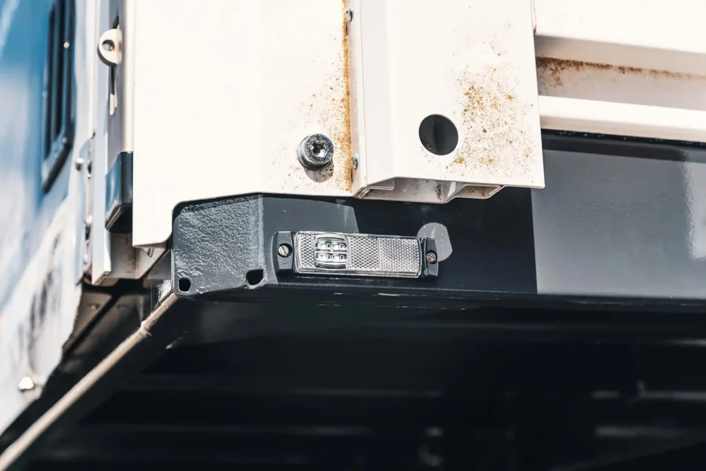 02-Lako-247-Tailor-Steel-trailer-Tralert-LED-verlichting-klein