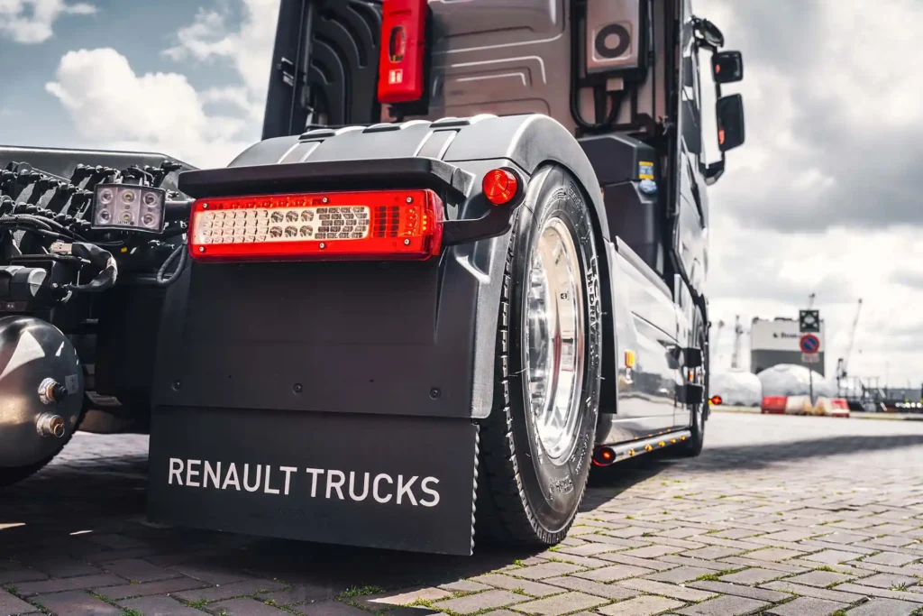 041-Renault-Trucks-NL-demo-Tralert-verkleind