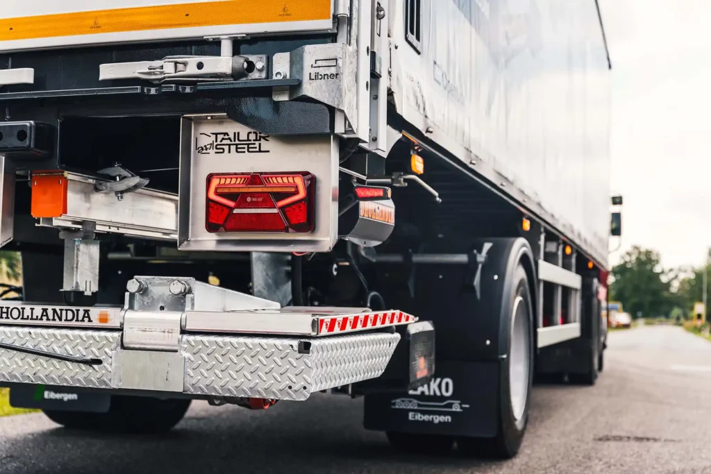 22-Lako-247-Tailor-Steel-trailer-Tralert-LED-verlichting-klein