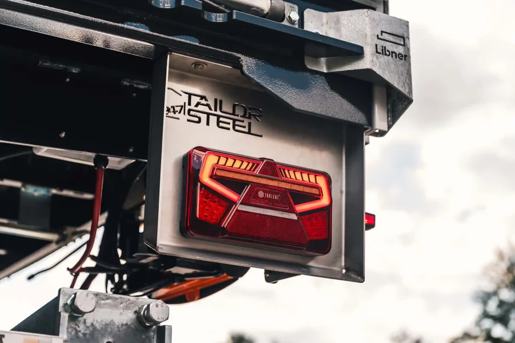 25-Lako-247-Tailor-Steel-trailer-Tralert-LED-verlichting-klein