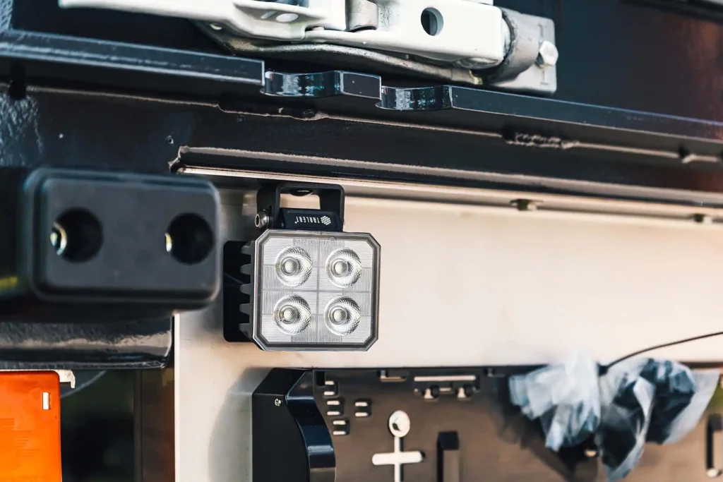 41-Lako-247-Tailor-Steel-trailer-Tralert-LED-verlichting-klein