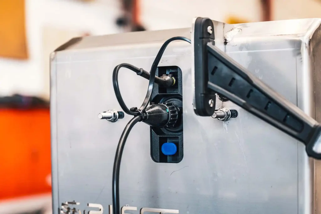 74-Lako-247-Tailor-Steel-trailer-Tralert-LED-verlichting-klein