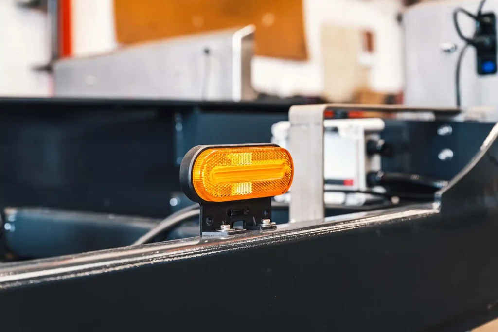 80-Lako-247-Tailor-Steel-trailer-Tralert-LED-verlichting-klein