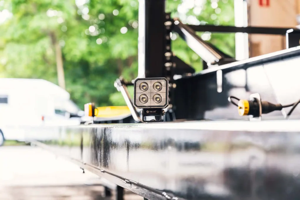 82-Lako-247-Tailor-Steel-trailer-Tralert-LED-verlichting-klein