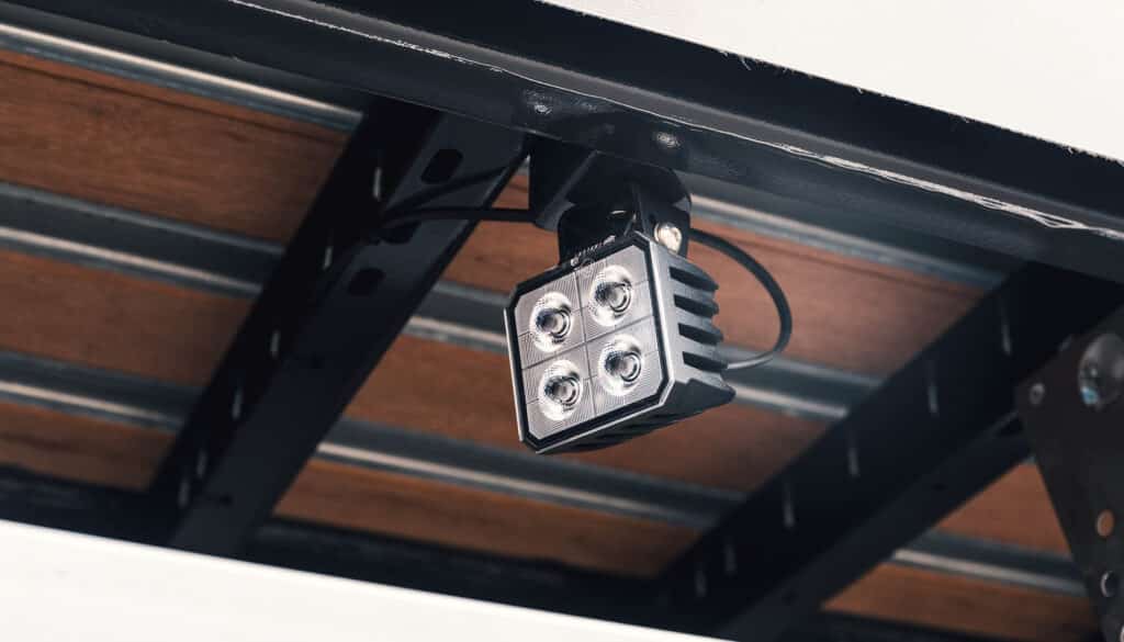 werklampen op de aanhanger aansluiten||