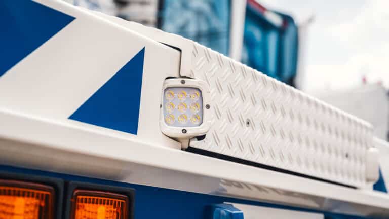 Werklamp op een ADR vrachtwagen