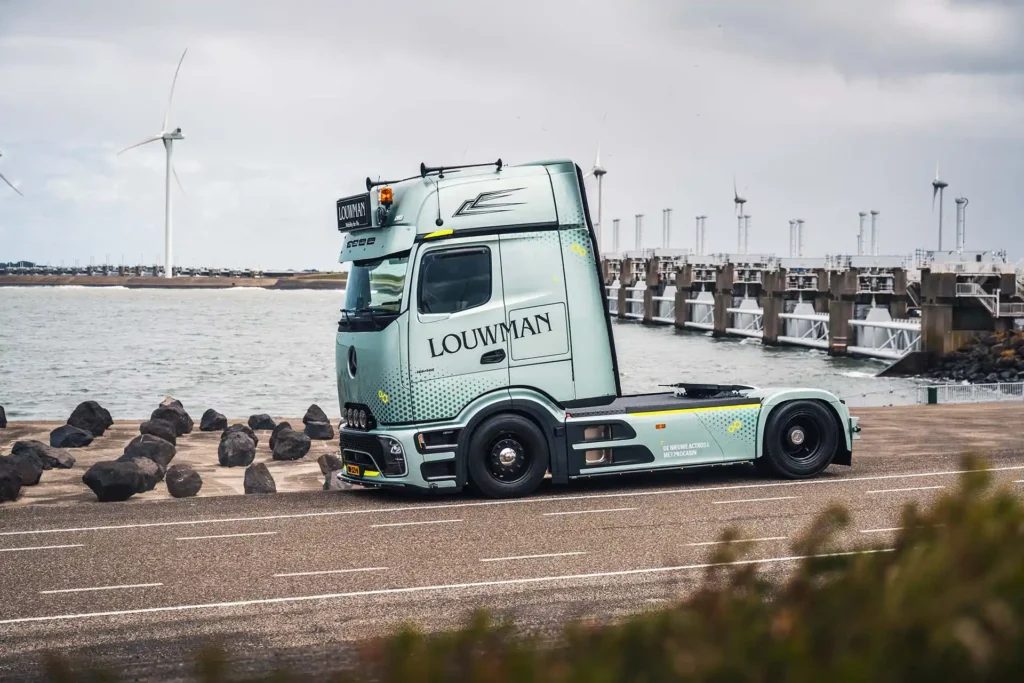 008-Louwman-Mercedes-Benz-Actros-Demo-klein