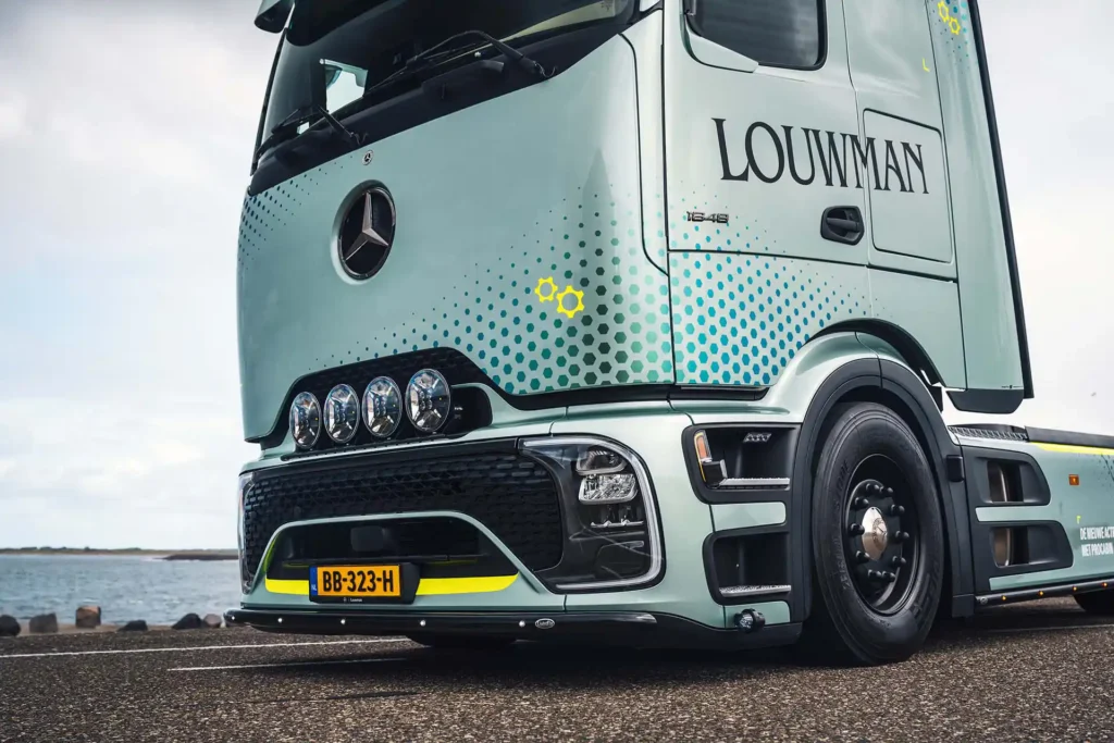 020-Louwman-Mercedes-Benz-Actros-Demo-klein