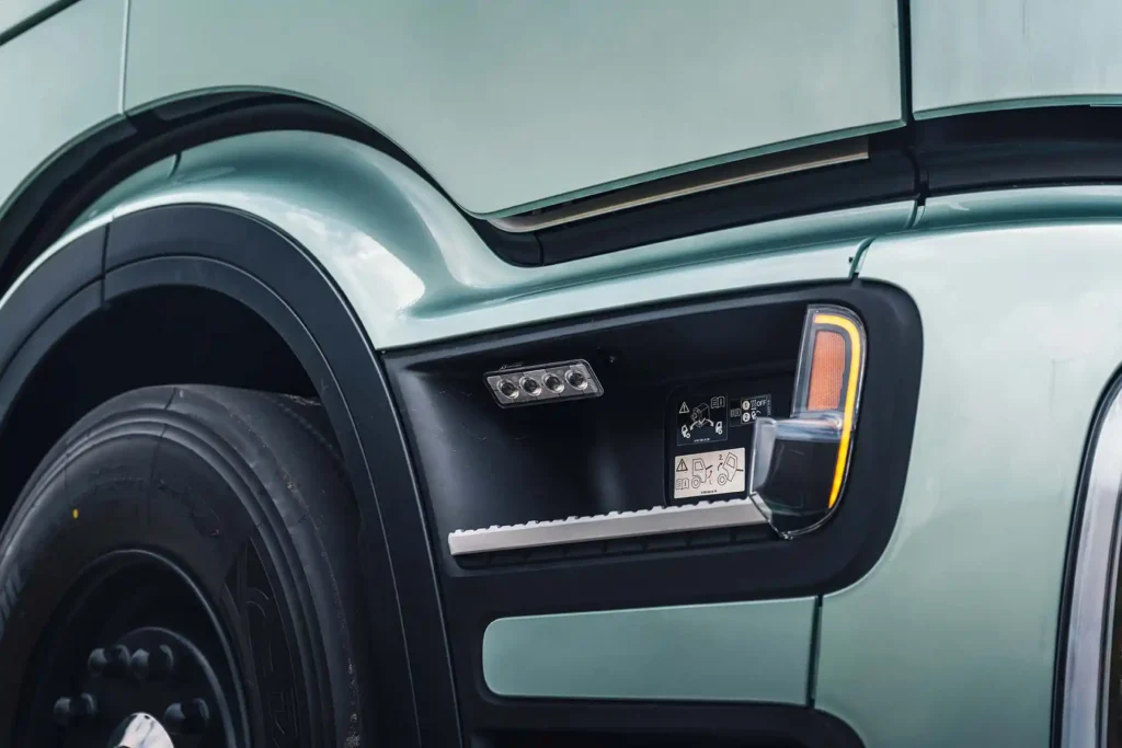 089-Louwman-Mercedes-Benz-Actros-Demo-klein