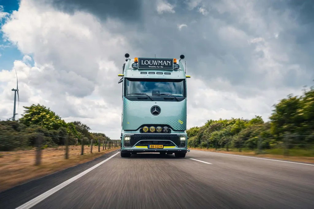 237-Louwman-Mercedes-Benz-Actros-Demo-klein