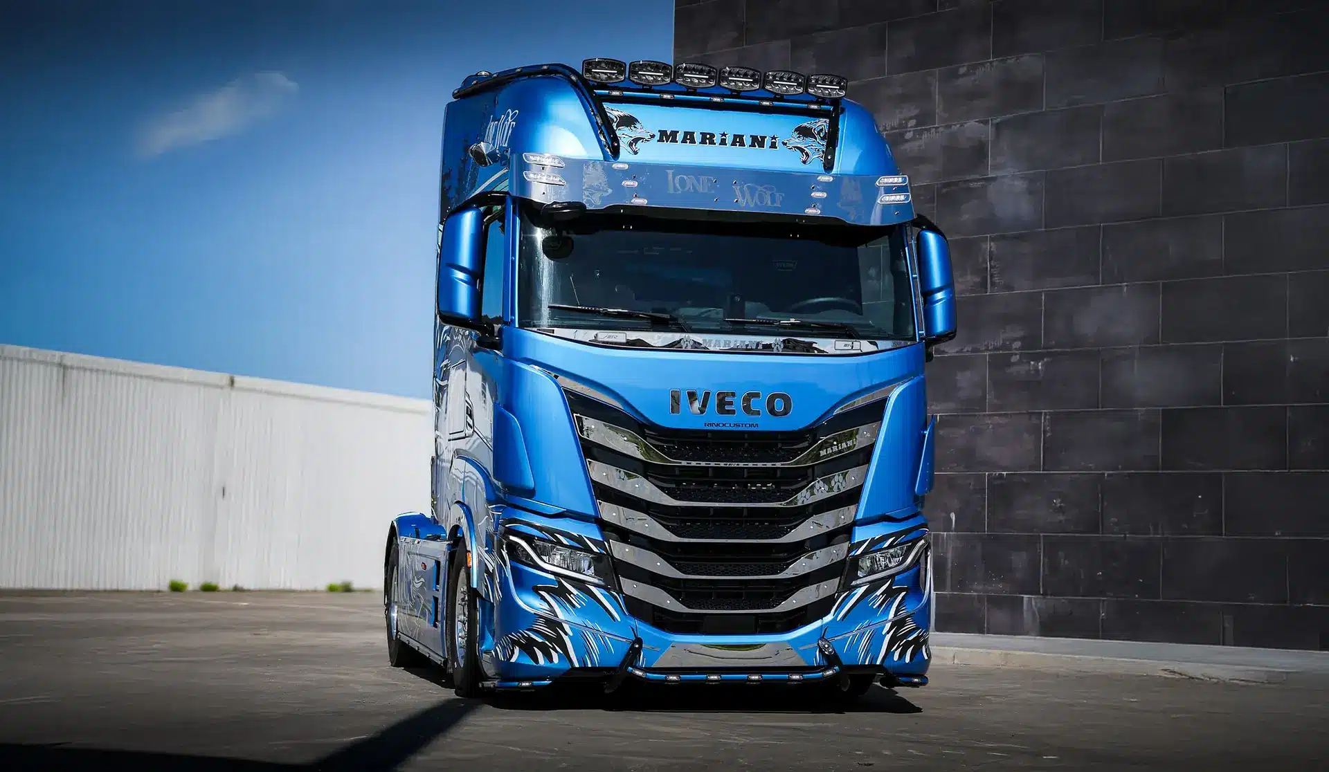 Mariani-Iveco-blue-banner