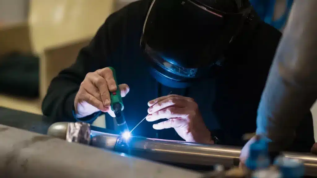 Personeelstekort-carrosseriebouw-vakmensen-scholing