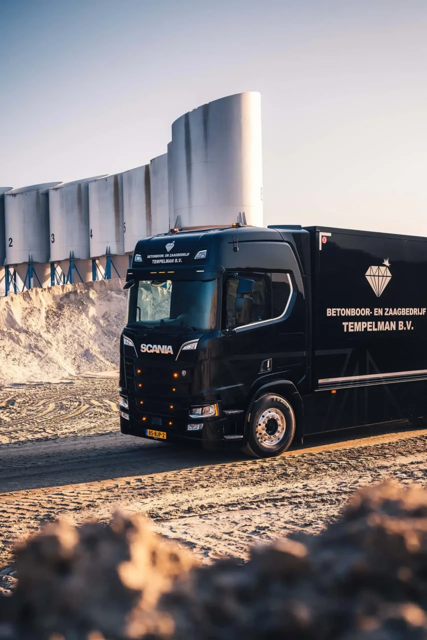 Van-Berkum-Scania-Tempelman-R410-truck-lighting (2)