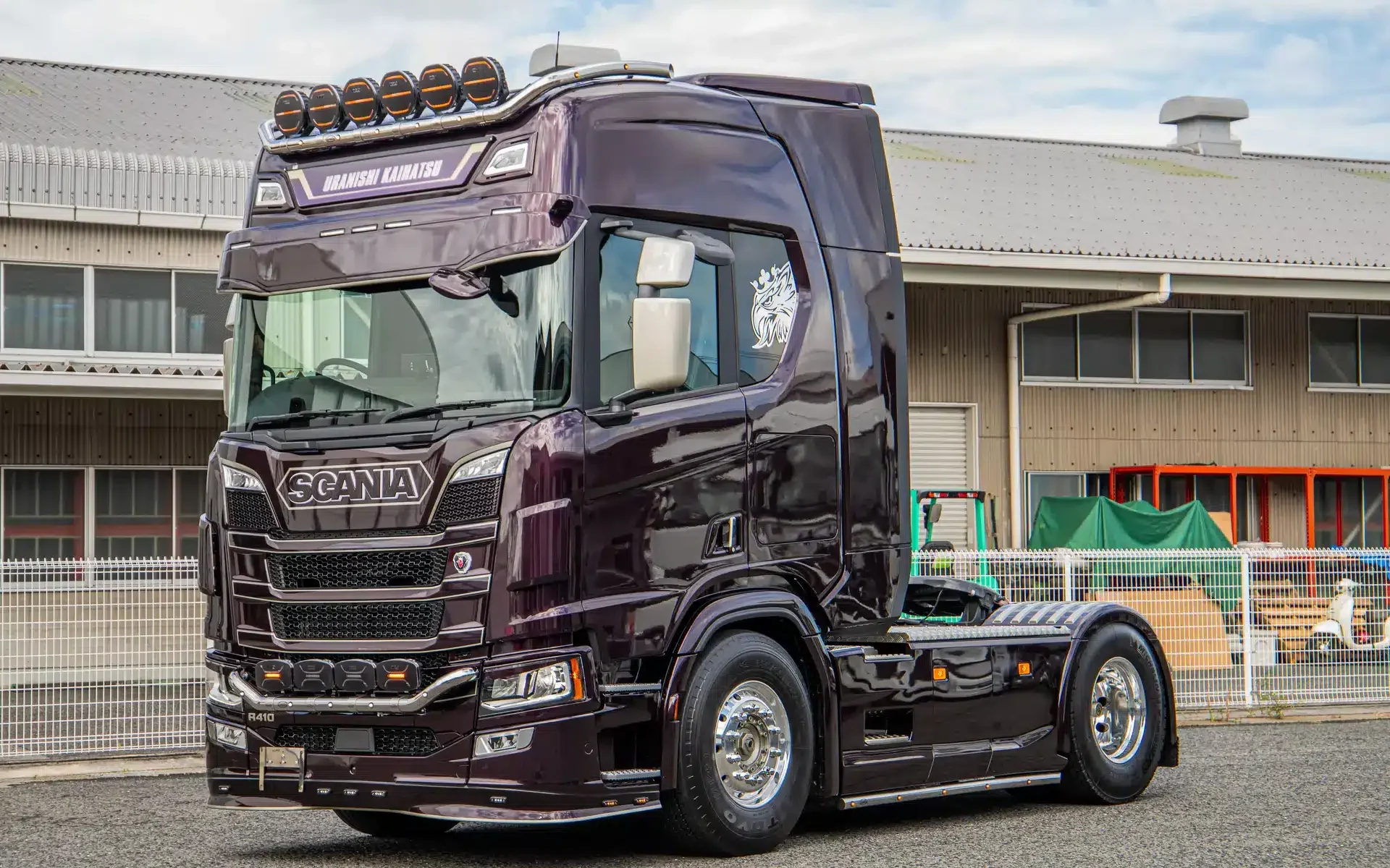 uranishi2-ezgif.com-resize